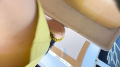 大神偷拍两个颜值美女裙底风光辣妈身材好接小孩都穿这么骚黄色长裙靓女逛街白内翘起屁股给你看